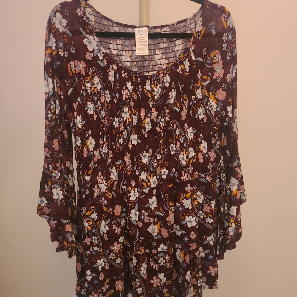 Colorful top with bell sleeves